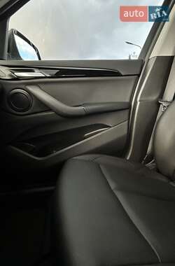 Позашляховик / Кросовер BMW X1 2022 в 