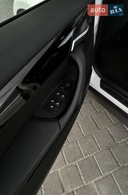 Позашляховик / Кросовер BMW X1 2022 в 