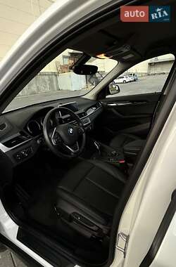 Позашляховик / Кросовер BMW X1 2022 в 