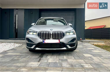 Позашляховик / Кросовер BMW X1 2020 в 
