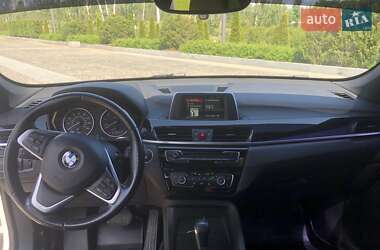 Внедорожник / Кроссовер BMW X1 2017 в 