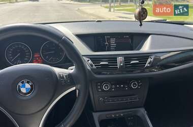 Позашляховик / Кросовер BMW X1 2010 в 