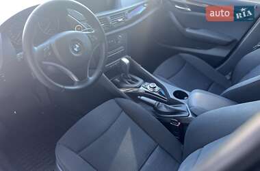 Позашляховик / Кросовер BMW X1 2010 в 