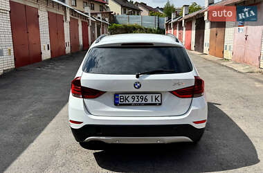 Позашляховик / Кросовер BMW X1 2012 в 