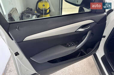 Позашляховик / Кросовер BMW X1 2012 в 