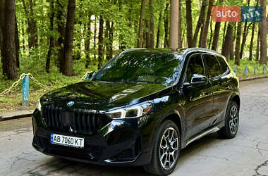 Позашляховик / Кросовер BMW X1 2023 в 