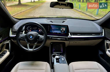 Позашляховик / Кросовер BMW X1 2023 в 