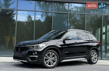 Позашляховик / Кросовер BMW X1 2017 в 