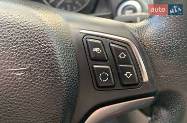 Позашляховик / Кросовер BMW X1 2012 в 