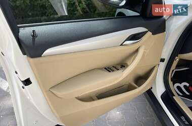 Позашляховик / Кросовер BMW X1 2013 в 