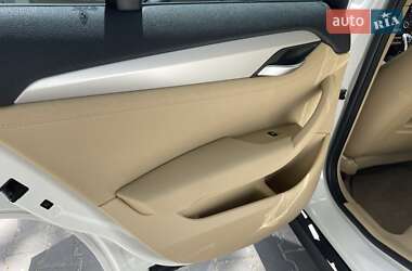 Позашляховик / Кросовер BMW X1 2013 в 