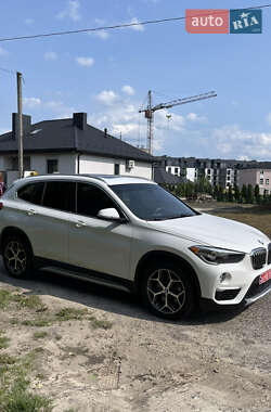 Позашляховик / Кросовер BMW X1 2018 в 