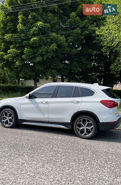 Позашляховик / Кросовер BMW X1 2018 в 