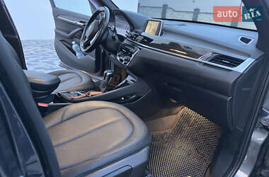 Позашляховик / Кросовер BMW X1 2016 в 