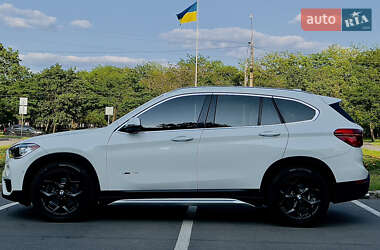 Позашляховик / Кросовер BMW X1 2016 в 