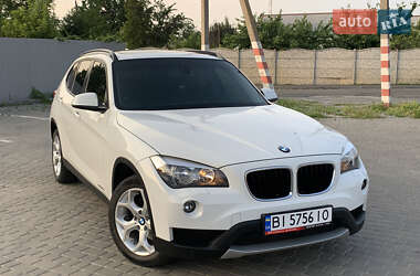 Позашляховик / Кросовер BMW X1 2015 в 