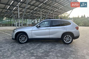 Позашляховик / Кросовер BMW X1 2009 в 