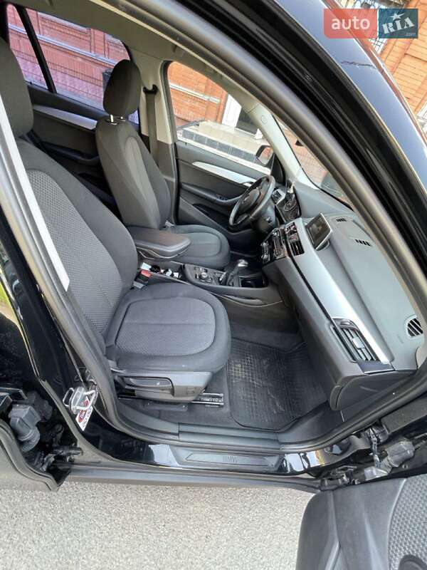 Внедорожник / Кроссовер BMW X1 2017 в Киеве