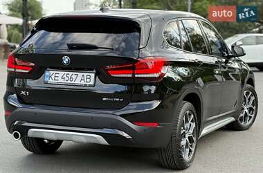 Позашляховик / Кросовер BMW X1 2020 в 