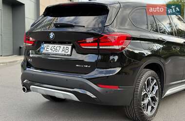 Позашляховик / Кросовер BMW X1 2020 в 