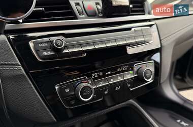 Позашляховик / Кросовер BMW X1 2020 в 