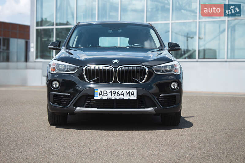 Позашляховик / Кросовер BMW X1 2017 в 