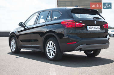 Позашляховик / Кросовер BMW X1 2017 в 