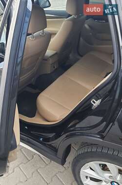 Позашляховик / Кросовер BMW X1 2014 в 