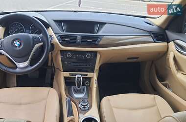 Позашляховик / Кросовер BMW X1 2014 в 