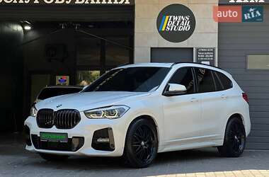 Внедорожник / Кроссовер BMW X1 2015 в 
