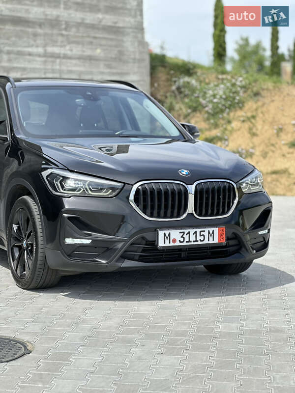 Позашляховик / Кросовер BMW X1 2021 в Чернівцях