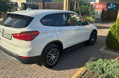 Внедорожник / Кроссовер BMW X1 2017 в 