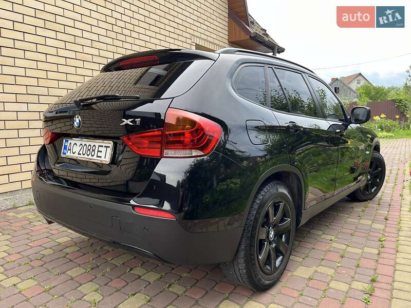 Внедорожник / Кроссовер BMW X1 2010 в Луцке