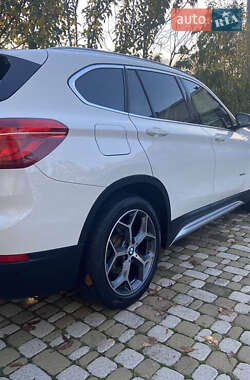 Позашляховик / Кросовер BMW X1 2016 в 