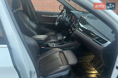 Позашляховик / Кросовер BMW X1 2017 в 