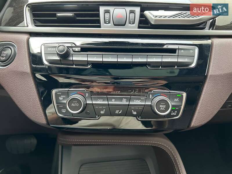 Внедорожник / Кроссовер BMW X1 2016 в Киеве