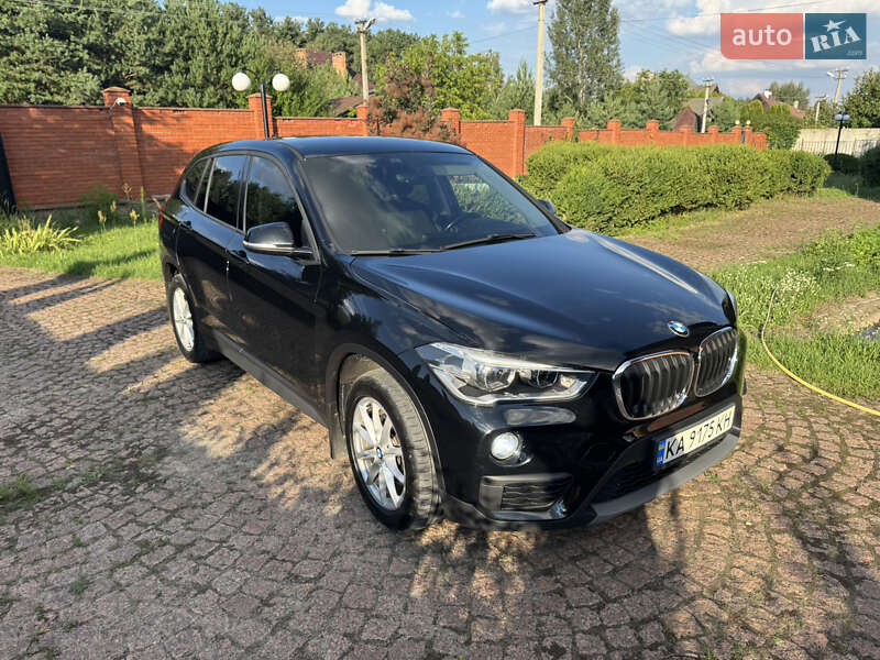 Внедорожник / Кроссовер BMW X1 2017 в Киеве