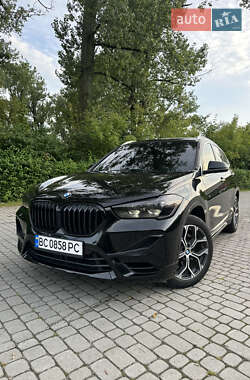 Внедорожник / Кроссовер BMW X1 2019 в Городке