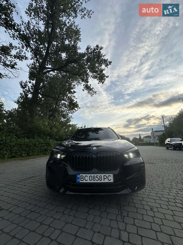 Внедорожник / Кроссовер BMW X1 2019 в Городке