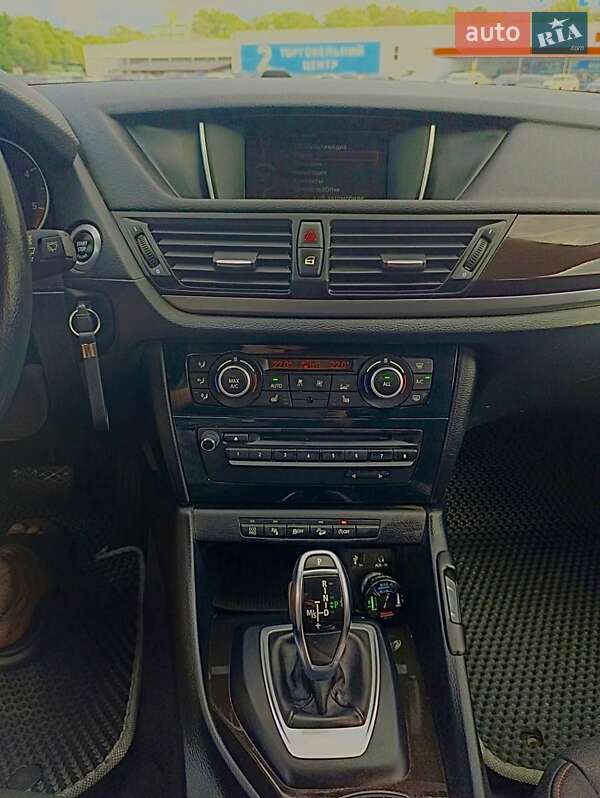 Внедорожник / Кроссовер BMW X1 2015 в Ужгороде