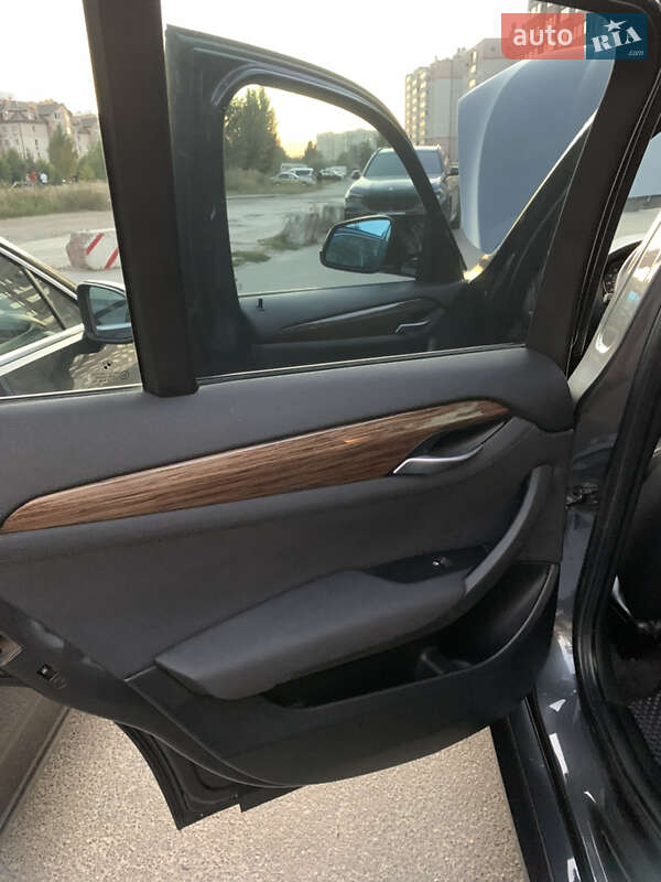 Внедорожник / Кроссовер BMW X1 2012 в Киеве
