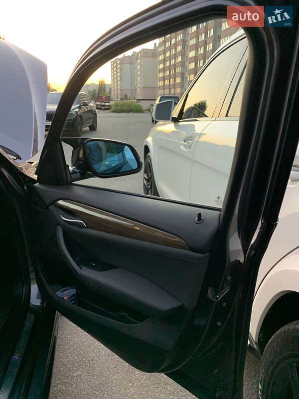Внедорожник / Кроссовер BMW X1 2012 в Киеве