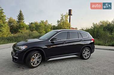 Позашляховик / Кросовер BMW X1 2018 в 