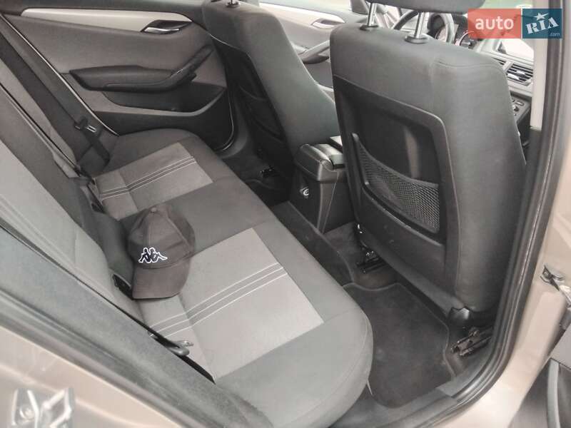 Внедорожник / Кроссовер BMW X1 2010 в Хусте