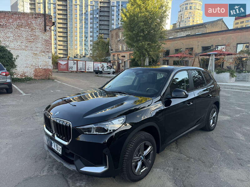 Внедорожник / Кроссовер BMW X1 2023 в Киеве