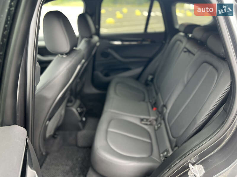 Внедорожник / Кроссовер BMW X1 2016 в Киеве