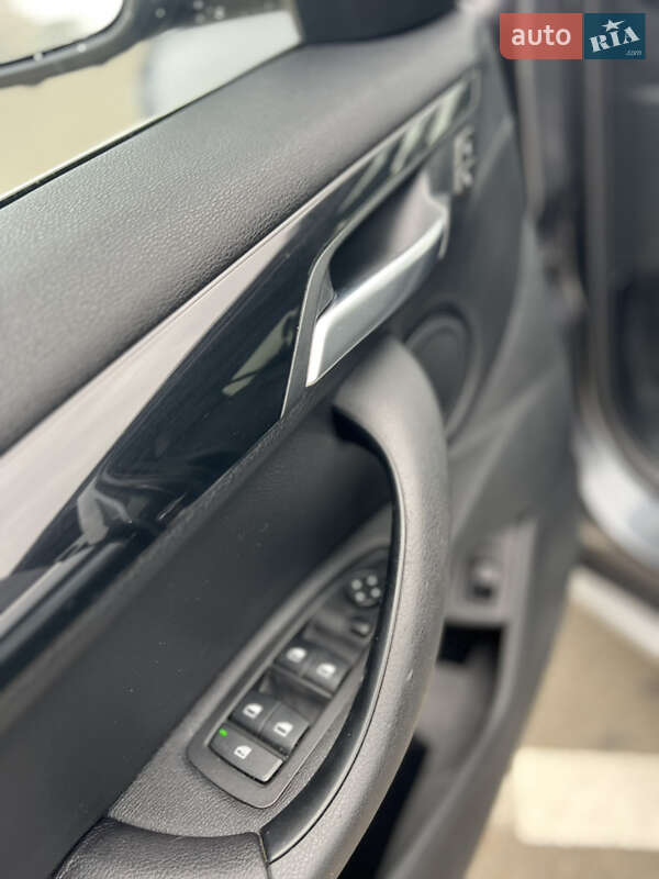 Внедорожник / Кроссовер BMW X1 2016 в Киеве