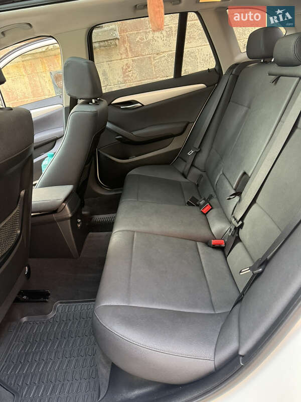 Позашляховик / Кросовер BMW X1 2013 в Рені