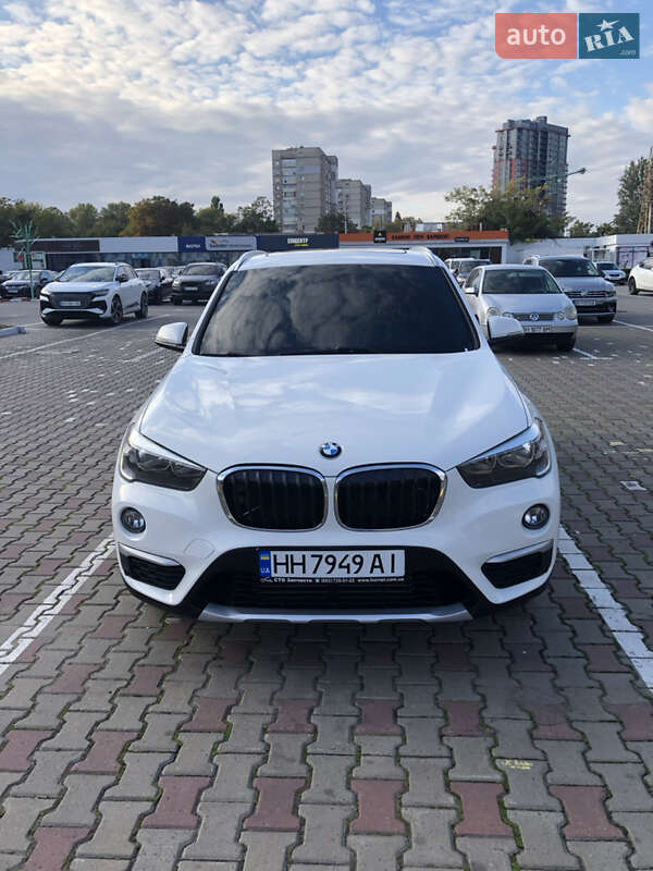 Внедорожник / Кроссовер BMW X1 2016 в Одессе
