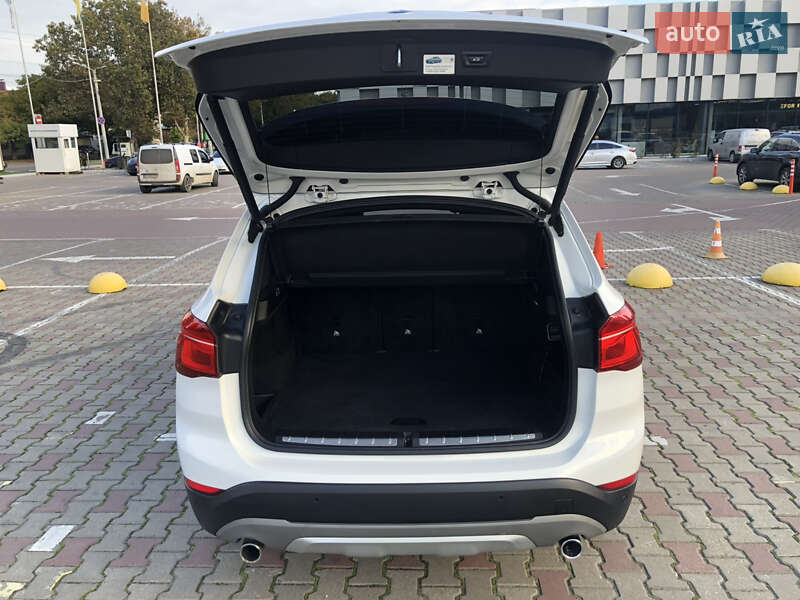 Внедорожник / Кроссовер BMW X1 2016 в Одессе